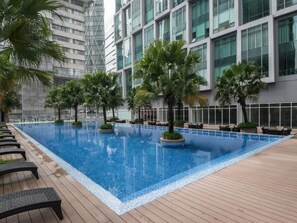 Outdoor pool - KL101 Service Suite at Soho Suites KLCC (Kuala Lumpur)
