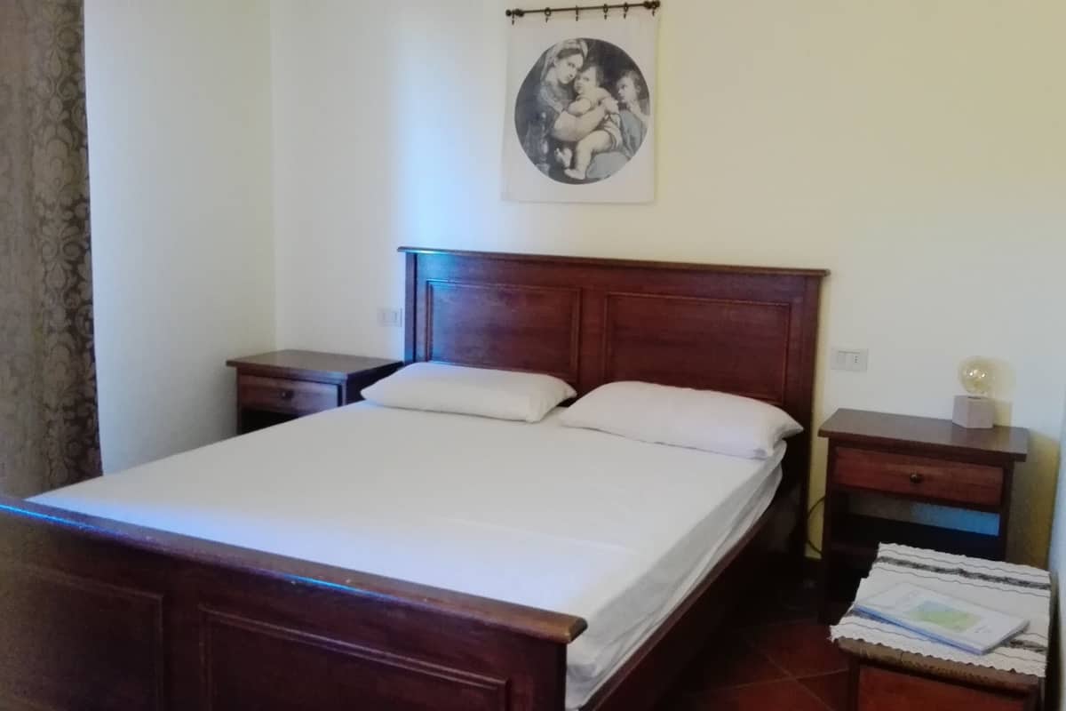 Apartamento, balcón | Escritorio, cortinas opacas, tabla de planchar con plancha y wifi gratis