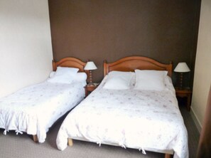 Fer et planche à repasser, lits bébé (gratuits), Wi-Fi gratuit