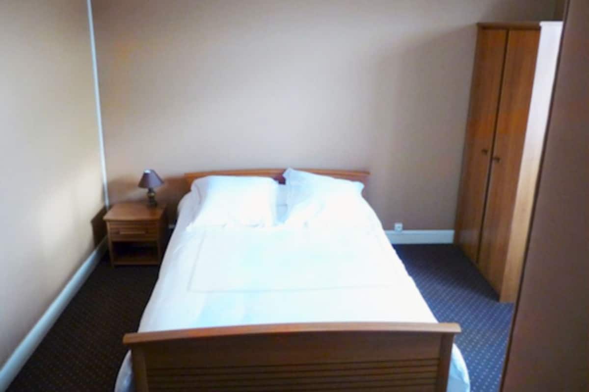Double Room | Iron/ironing board (on request), cribs (free), WiFi (free)