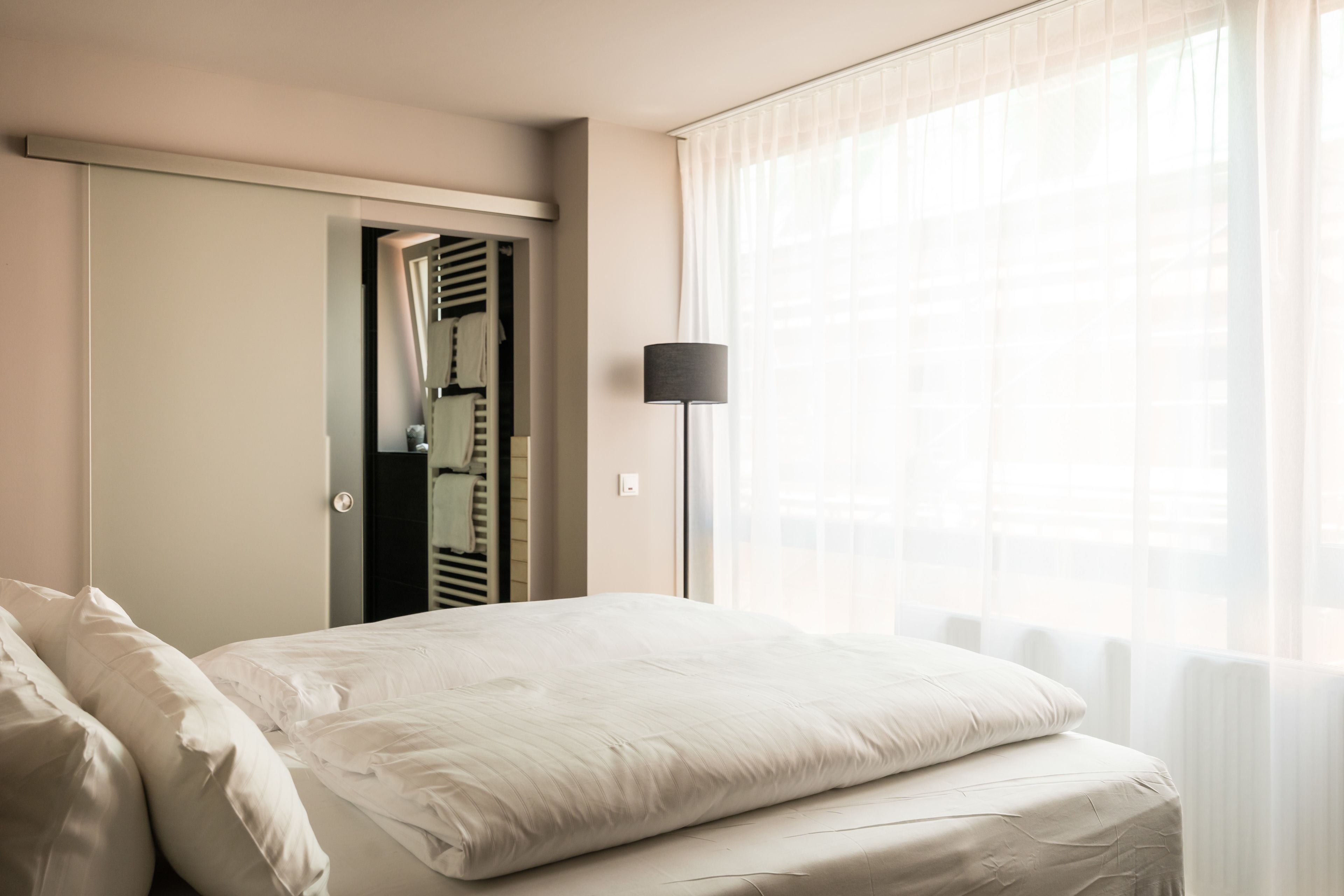 Comfort-Doppelzimmer zur Einzelnutzung | Zimmersafe, Schreibtisch, schallisolierte Zimmer, kostenloses WLAN