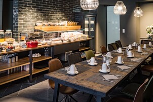 Desayuno (EUR 10 por persona)