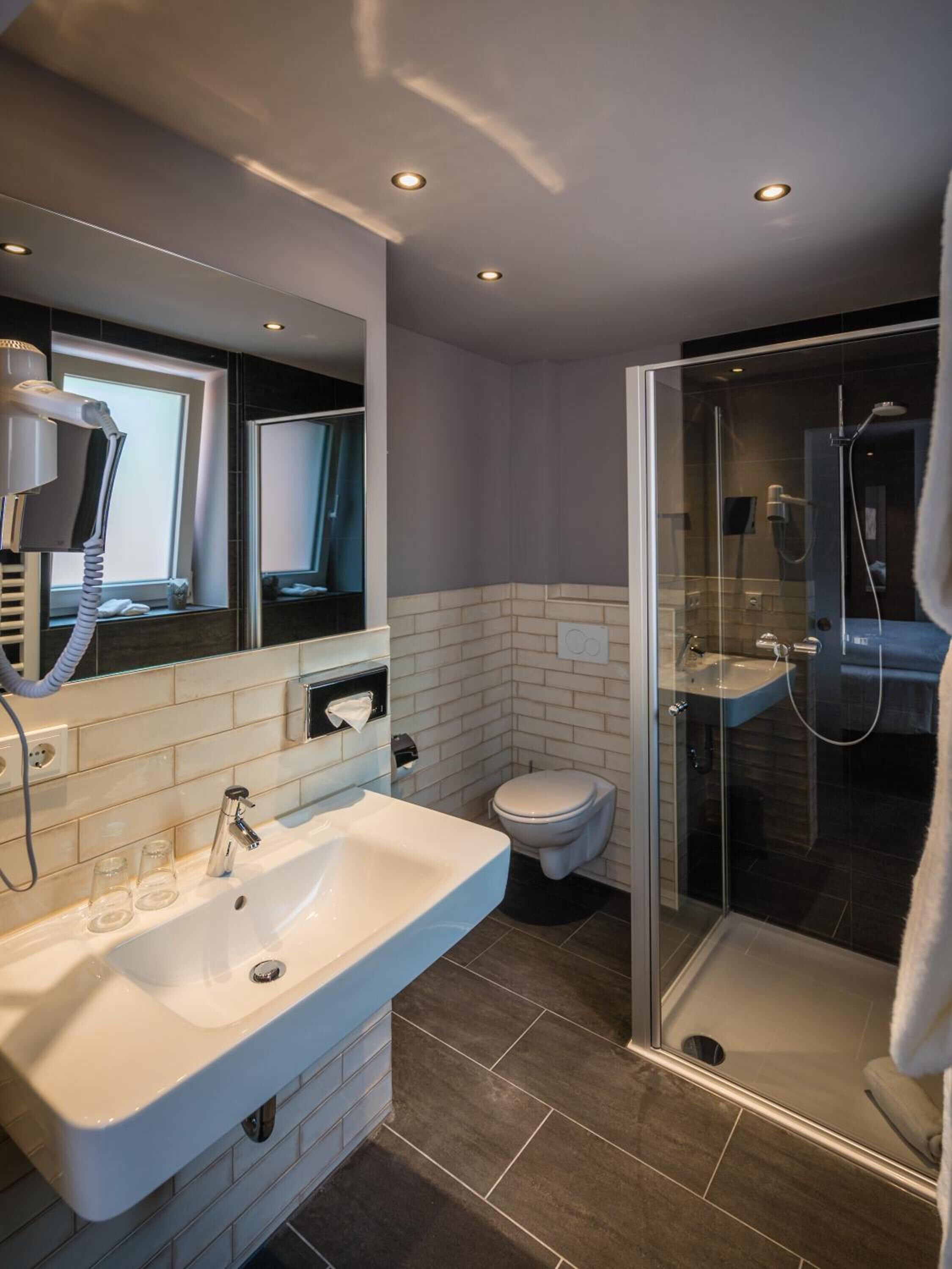 shower, free toiletries, hair dryer, towels