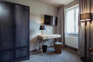 Caja fuerte, escritorio, sistema de insonorización y wifi gratis