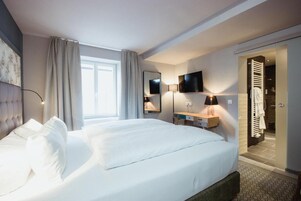 Caja fuerte, escritorio, sistema de insonorización y wifi gratis