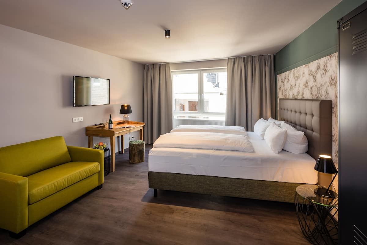 comfort double room | 1 bedroom, in-room safe, desk, soundproofing