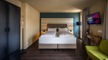 Cofres nos quartos, escrivaninha, quartos à prova de som