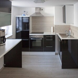 Fridge, oven, stovetop, coffee/tea maker - Pension Merkel (Laubach)