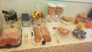 A breakfast buffet with various food items, including pastries, fruits, and beverages. - Hotel Canarco (Viareggio)