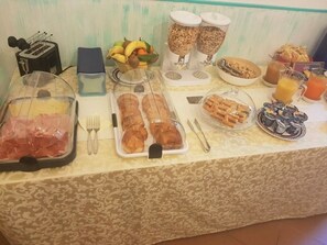 Free daily continental breakfast - Hotel Canarco (Viareggio)