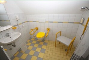 Ducha, artículos de tocador gratuitos, toallas