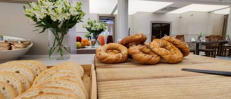 Petit déjeuner buffet (39 PLN par personne)