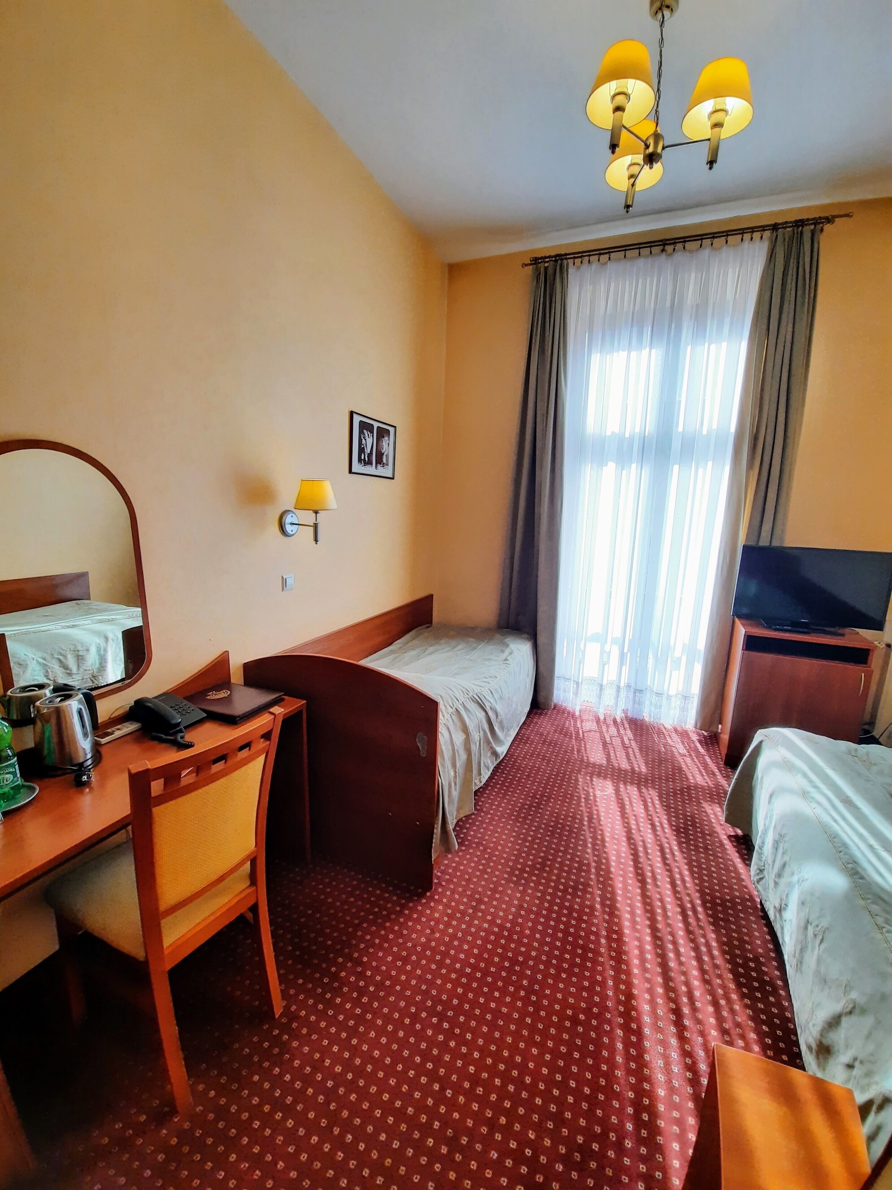 1 bedroom, desk, free wifi, bed sheets