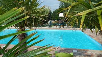 Outdoor pool, a heated pool
