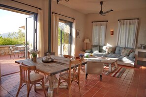 Phòng Suite | Két bảo mật tại phòng, bàn ủi/dụng cụ ủi quần áo 