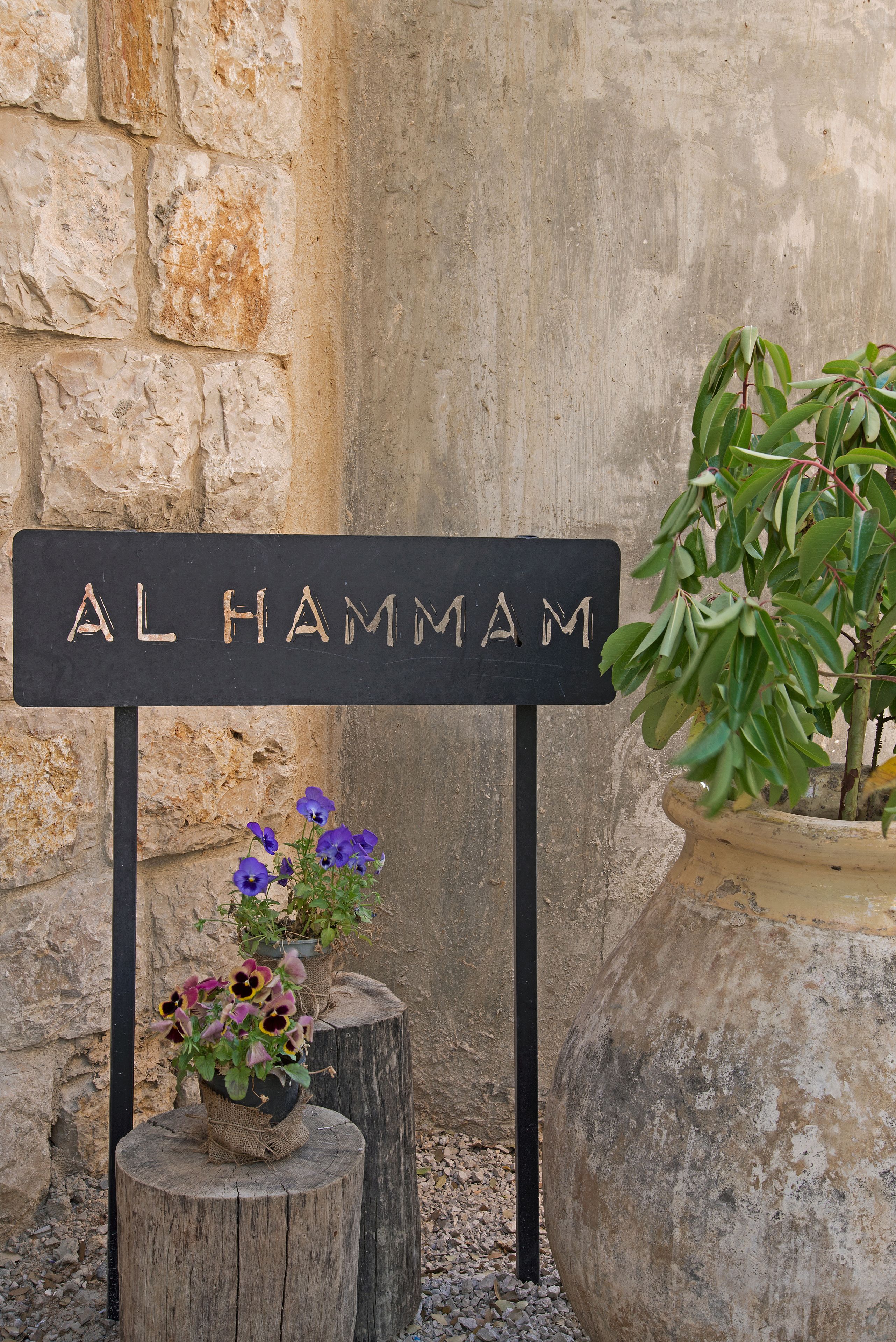 sauna, steam room, turkish bath/hammam, detox wraps, massages