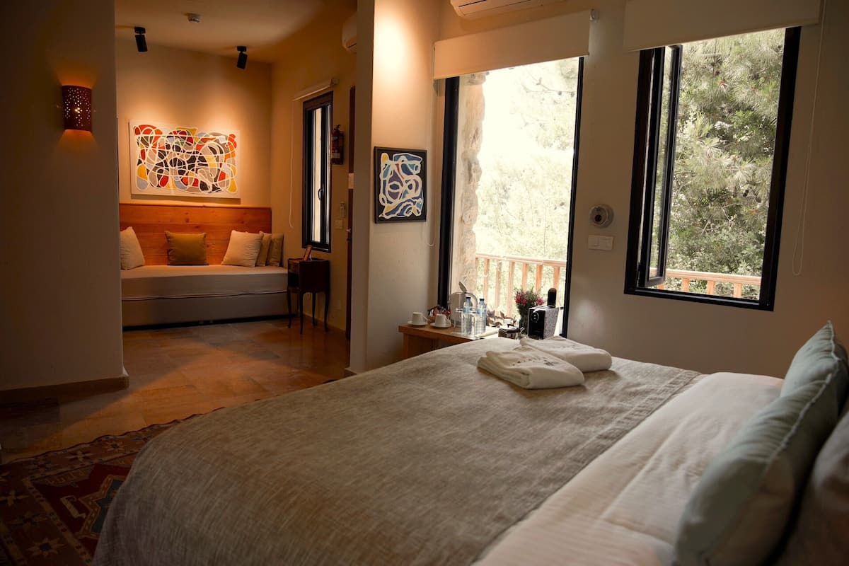 junior suite | in-room safe, iron/ironing board, free wifi, bed sheets