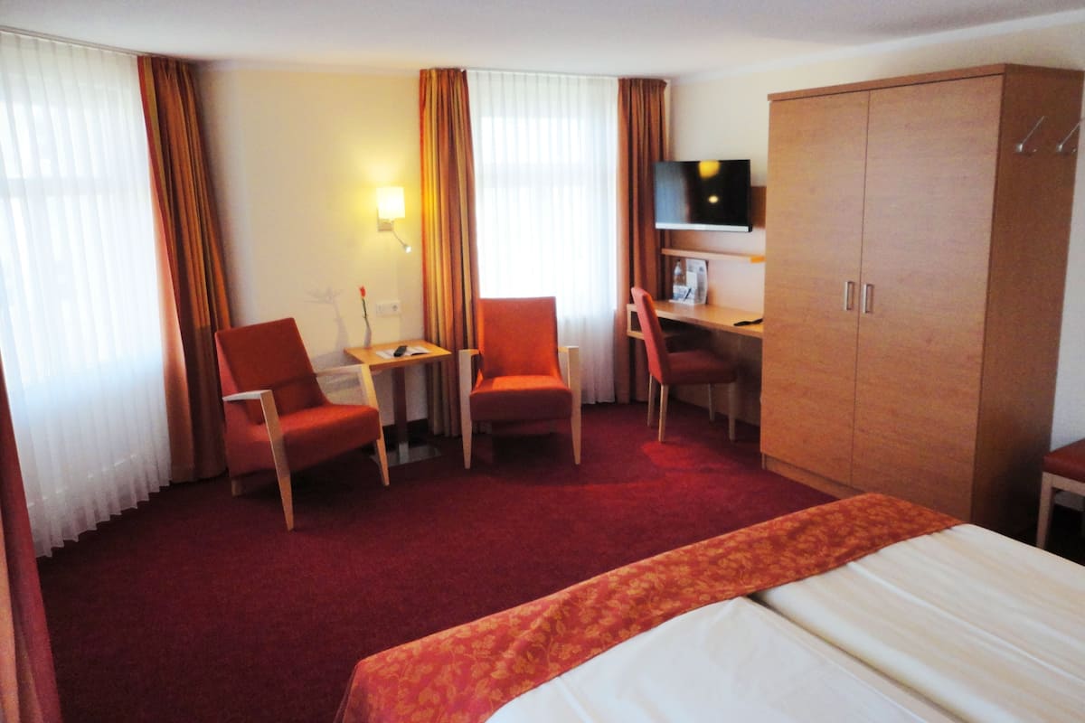 Comfort-Doppelzimmer, Balkon | Zimmersafe, Schreibtisch, Babybetten, Zustellbetten