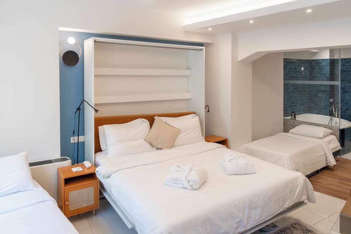 bahar executive comfort room | minibar, in-room safe, individually decorated, individually furnished