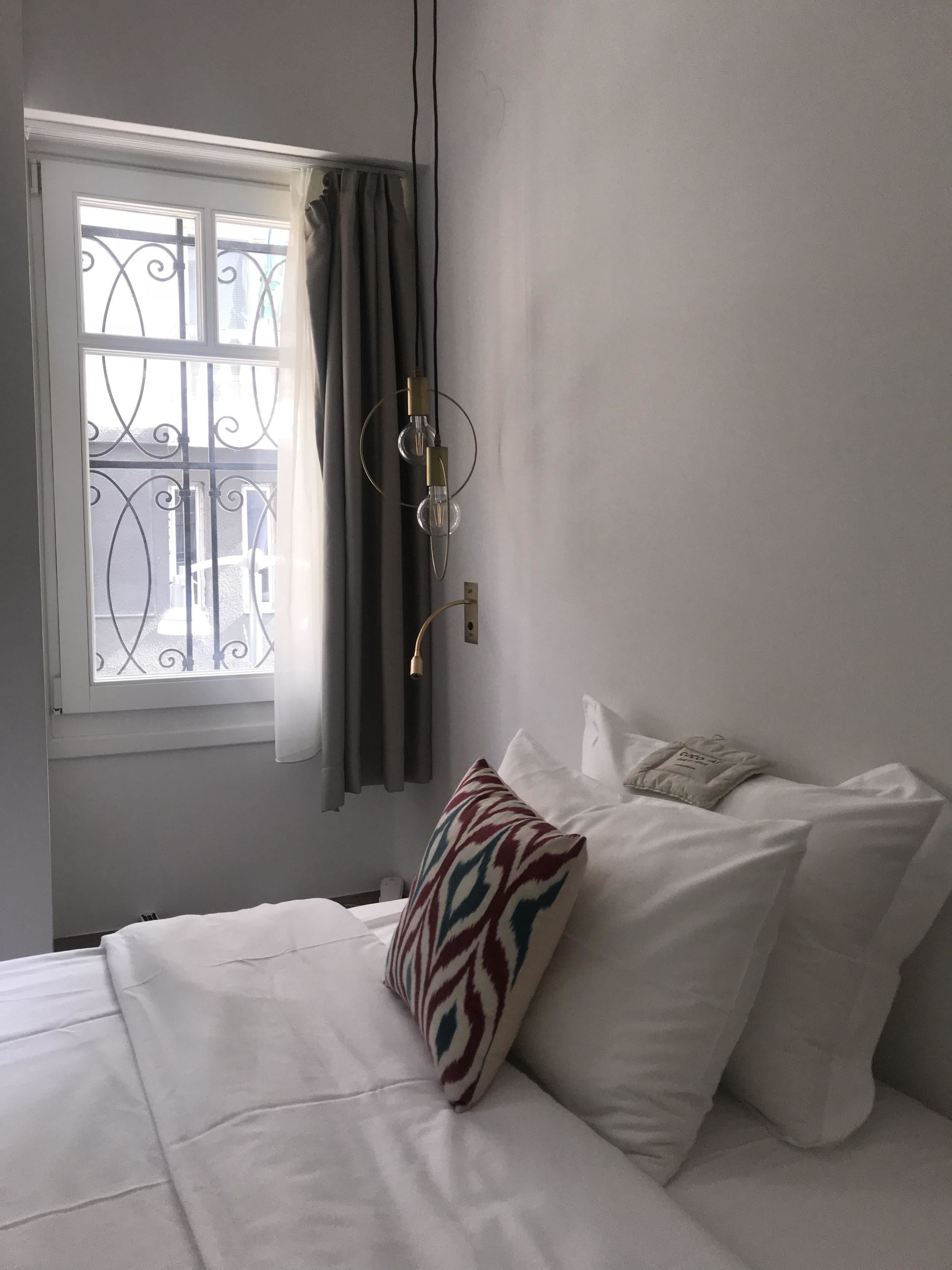 classic single room | minibar, in-room safe, individually decorated, individually furnished