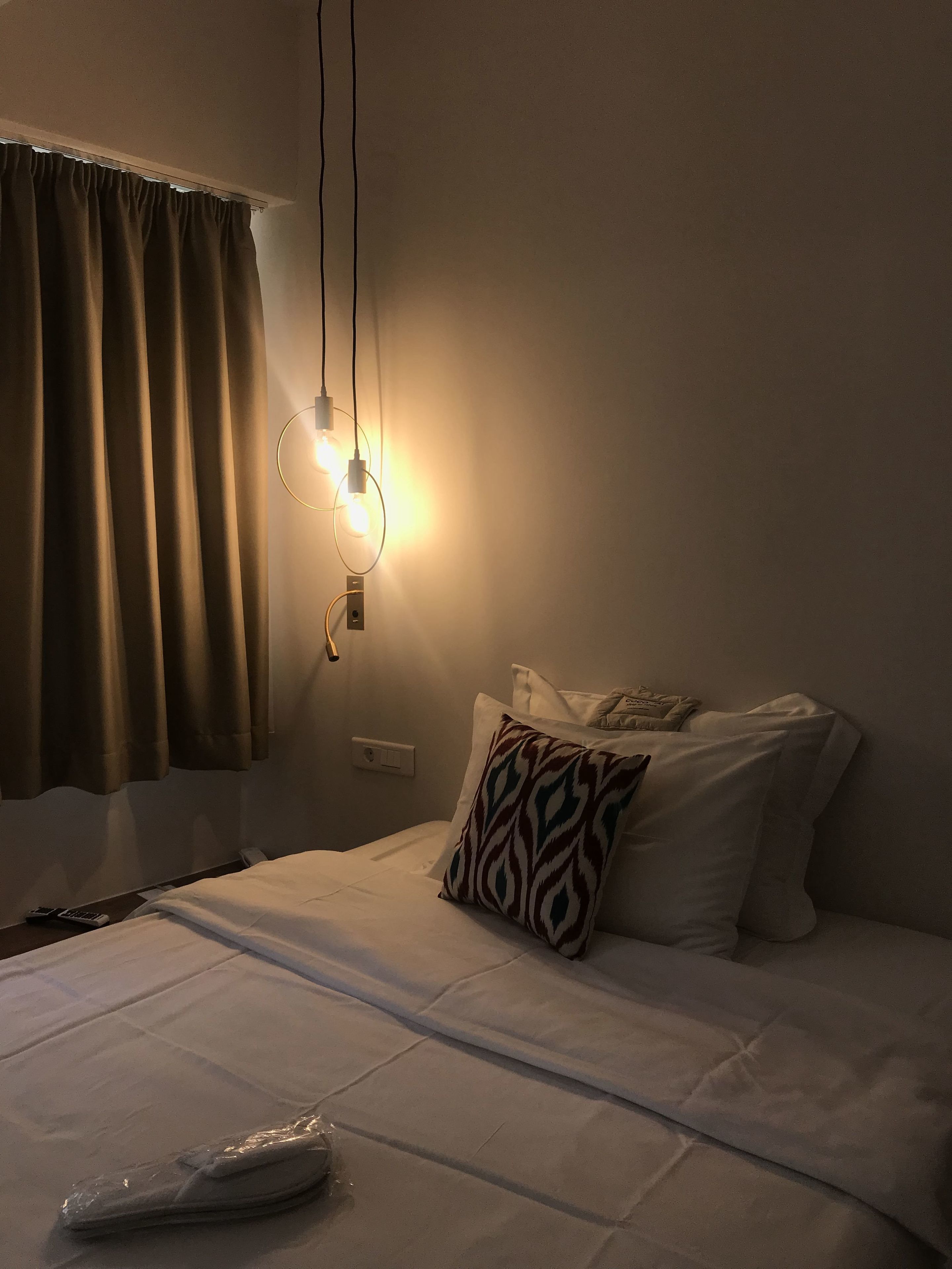 classic single room | minibar, in-room safe, individually decorated, individually furnished