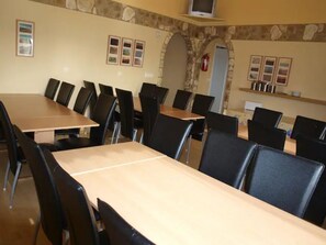 Basic Apartment, Multiple Beds, Non Smoking, Ensuite | Living area - Guesthouse Hof (Stadarstadur)