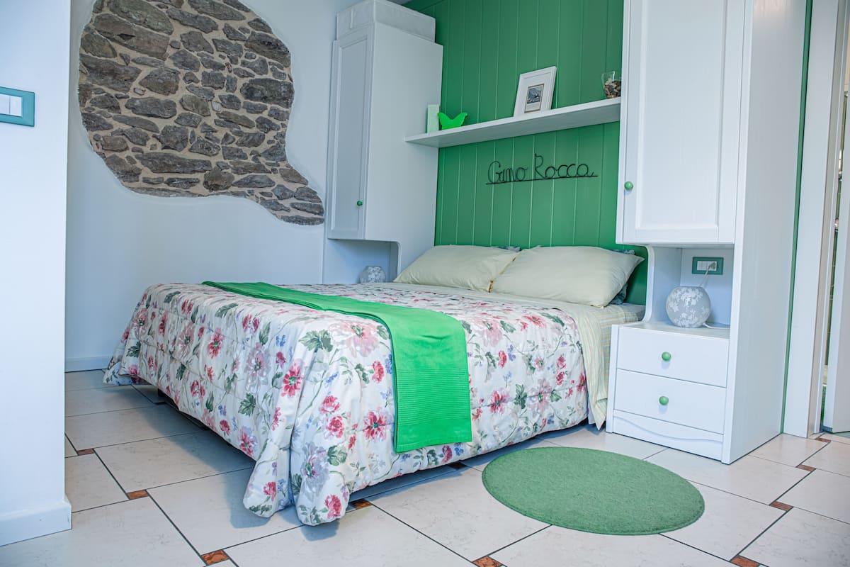Monolocale Deluxe, 1 letto king, accessibile ai disabili, bagno privato | Minibar, una cassaforte in camera, con arredamento individuale