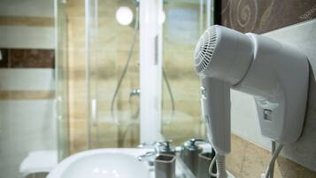 Quadruple Room, Non Smoking, Ground Floor | Bathroom | Shower, free toiletries, hair dryer, bidet