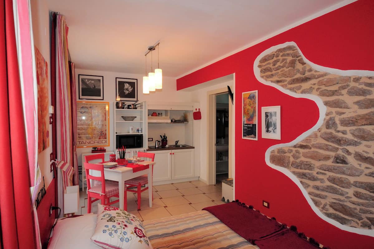 Accogliente monolocale | Coffre-fort, bureau, espace de travail pour ordinateurs portables