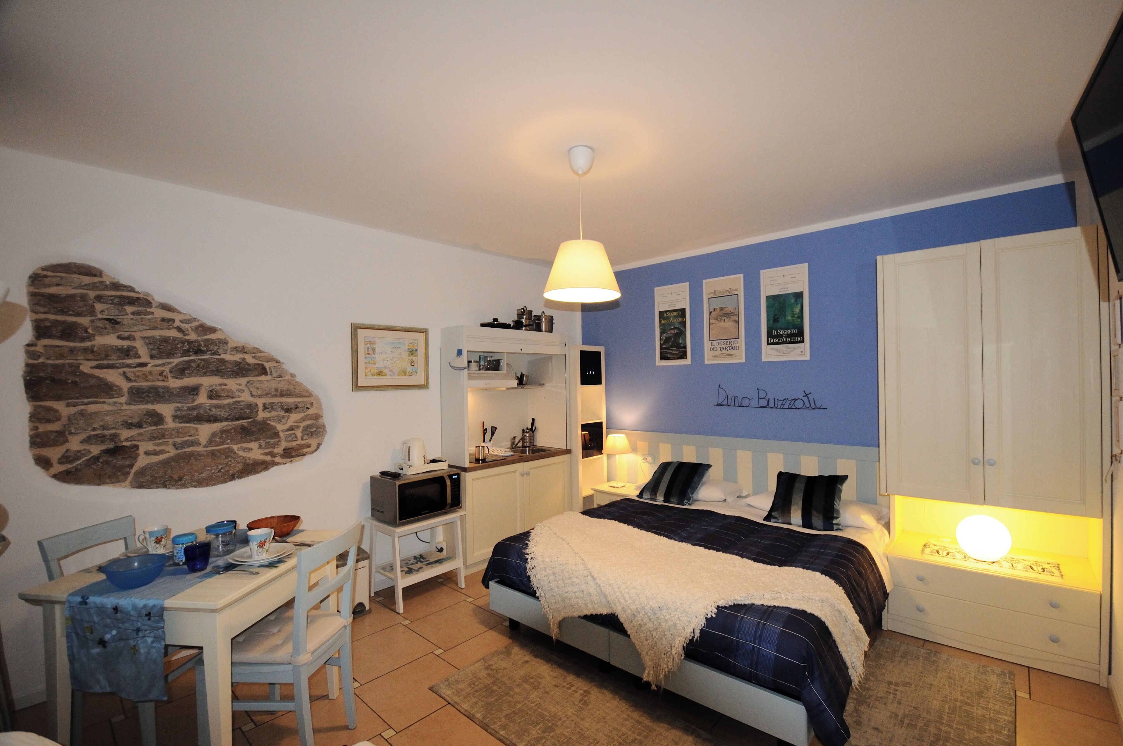 Comfort Studio | In-room safe, desk, laptop workspace, blackout drapes