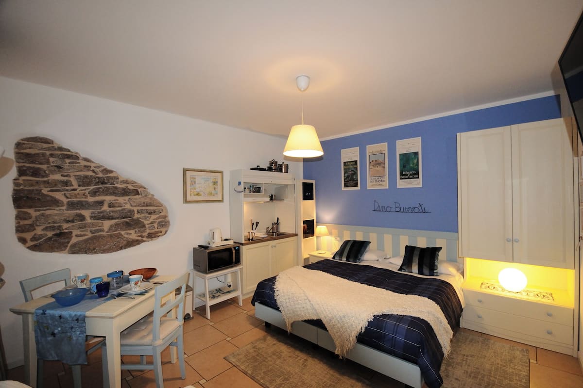 Monolocale zona ospedale | Coffre-fort, bureau, espace de travail pour ordinateurs portables