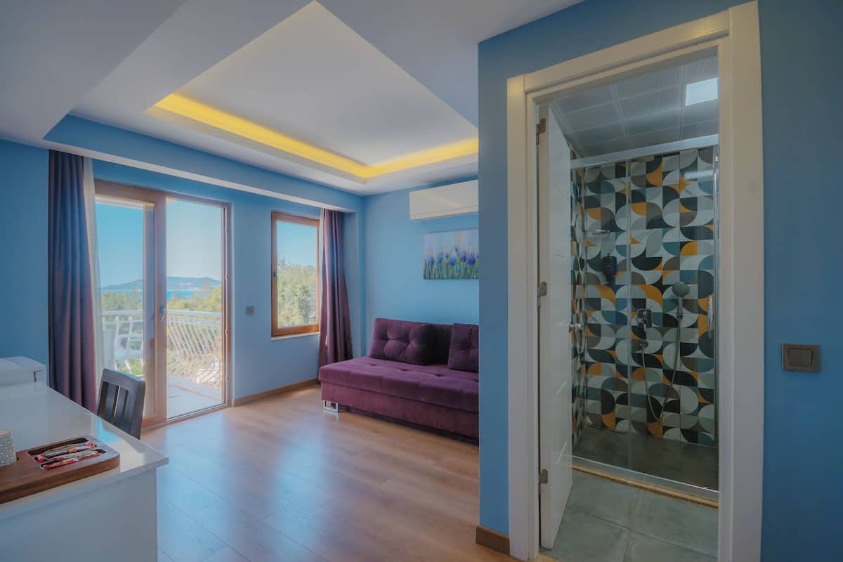 Family Room, Balcony, Sea View | Desk, soundproofing, free WiFi, bed sheets