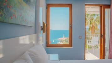 Double Room, Sea View | Desk, free WiFi, bed sheets