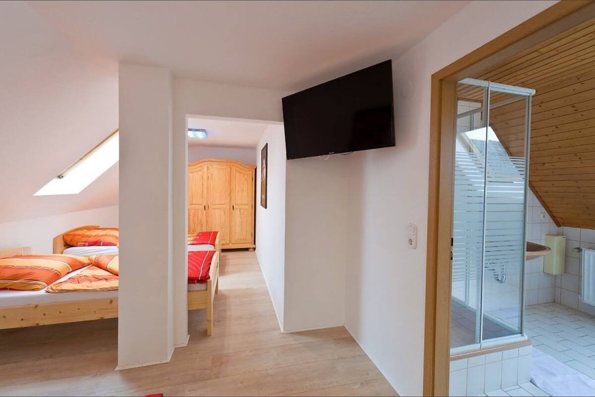 Double Room, 2 Single Beds | Free WiFi, bed sheets