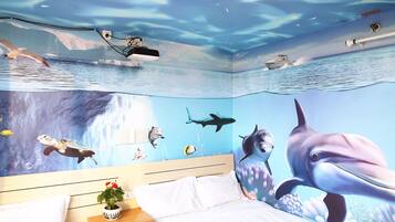 Family Room | Minibar, desk, free WiFi, bed sheets