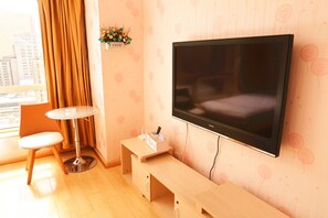 Minibar, desk, free WiFi, bed sheets - Dalian Venus Apartment (Dalian)