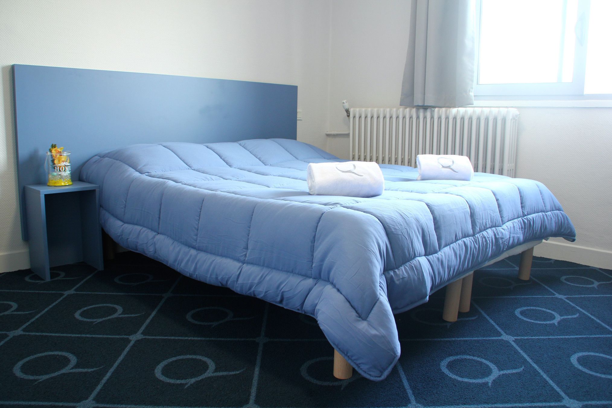 desk, soundproofing, free wifi, bed sheets