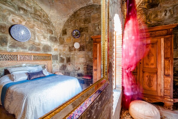 Family Room | 18 bedrooms, free WiFi, bed sheets - El Asturiano (Tarifa)