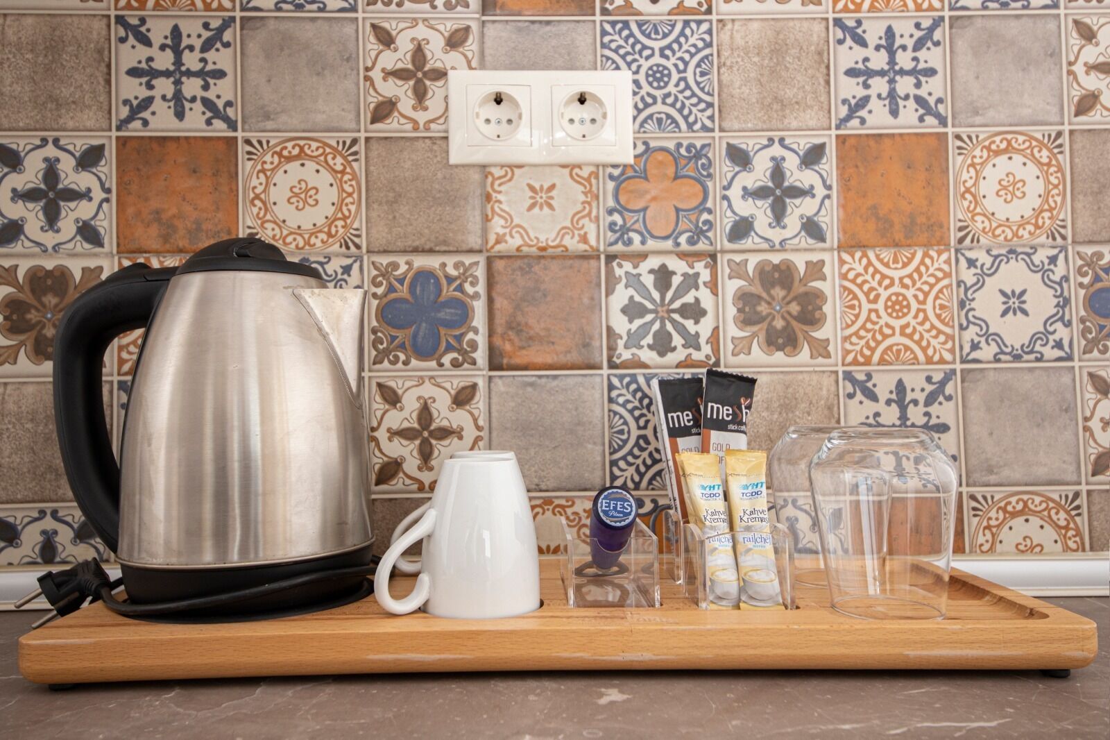 standard room | in-room safe, desk, laptop workspace, soundproofing