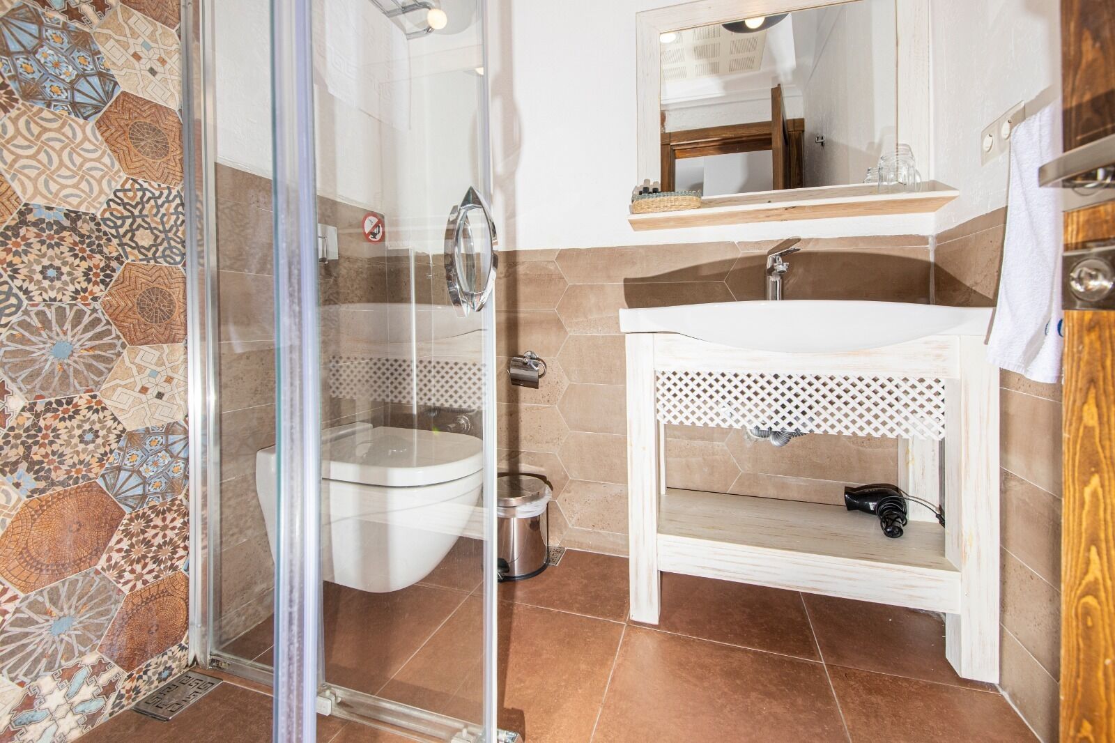 standard room | bathroom | shower, free toiletries, hair dryer, slippers