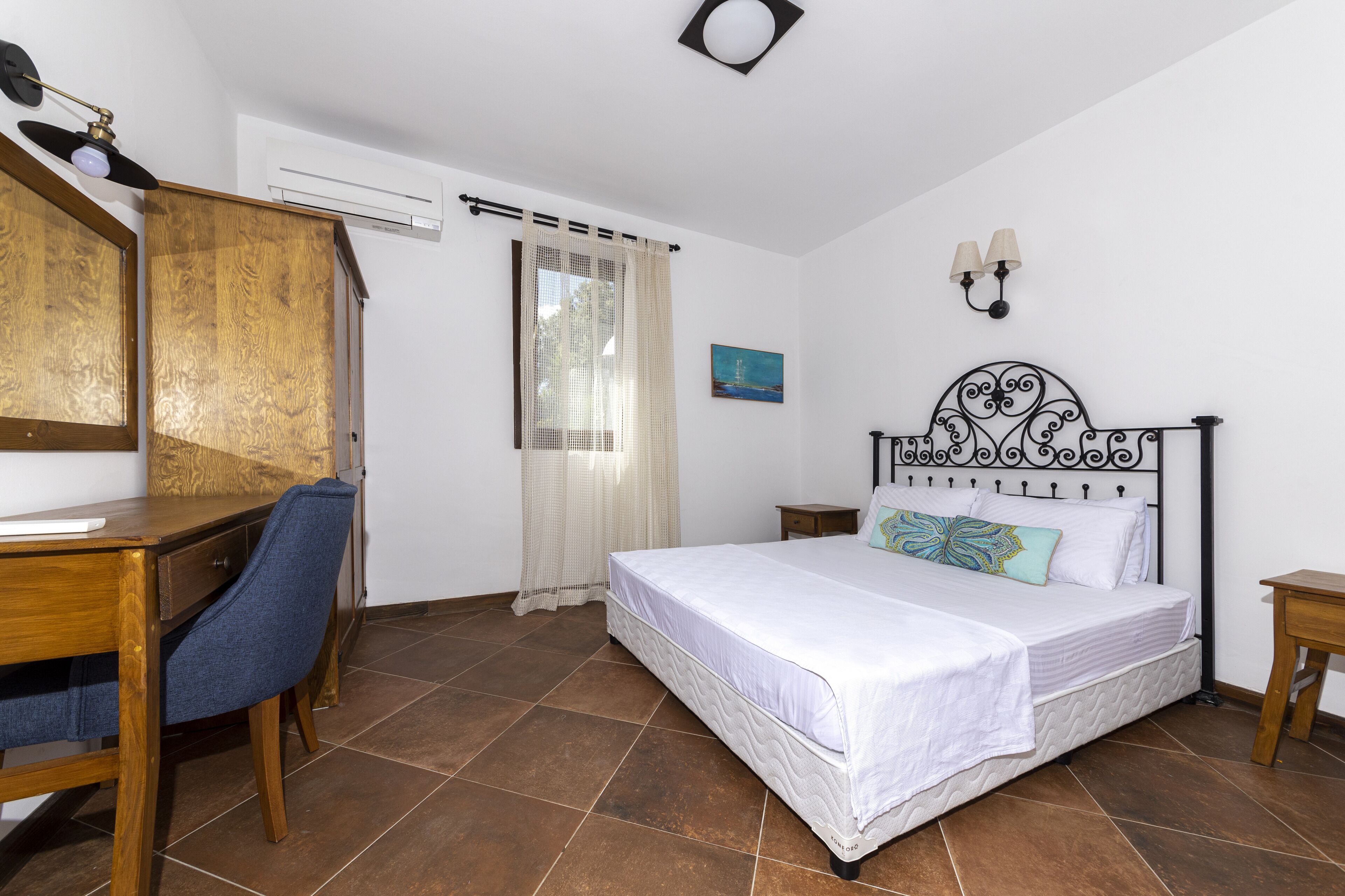 suite, sea view | in-room safe, desk, laptop workspace, soundproofing