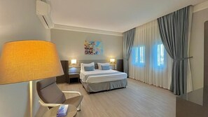 Royal Suite, 3 Bedrooms, Kitchen | 1 bedroom, in-room safe, soundproofing, iron/ironing board