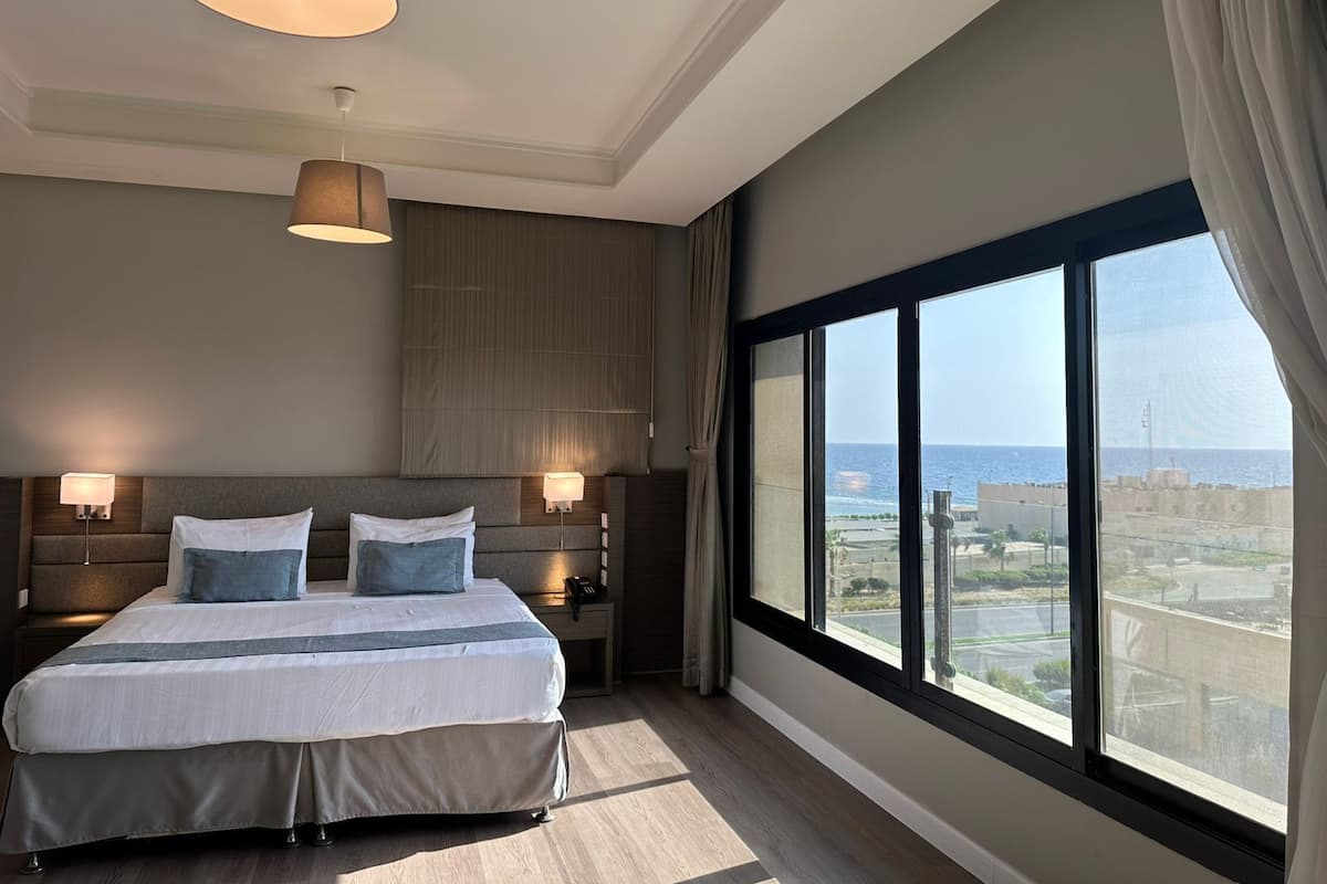 Apartamento, 1 habitación, vistas al mar | 1 dormitorio, caja fuerte, sistema de insonorización