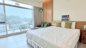 Minibar, cortinas blackout, sistema de insonorización y wifi gratis