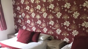 Unclassified image, 5 of 15, button - The Bell Motel (Hitchin)