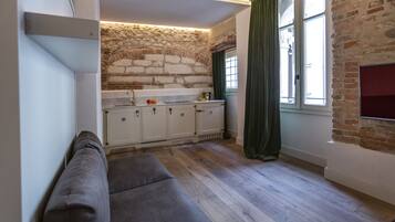 Comfort Studio, Kitchen, City View | Egyptian cotton sheets, premium bedding, down duvets, memory-foam beds