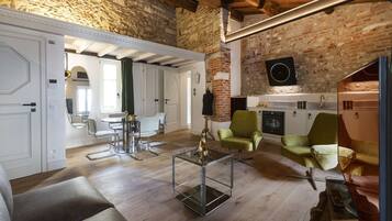 Deluxe Studio, Accessible, Kitchen | Private kitchen | Fridge, stovetop, dishwasher, coffee/tea maker