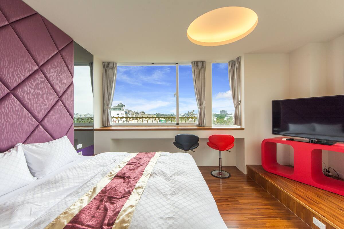Premium bedding, individually decorated, desk, blackout curtains