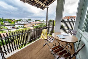 อพาร์ทเมนท์, 3 ห้องนอน | ระเบียง