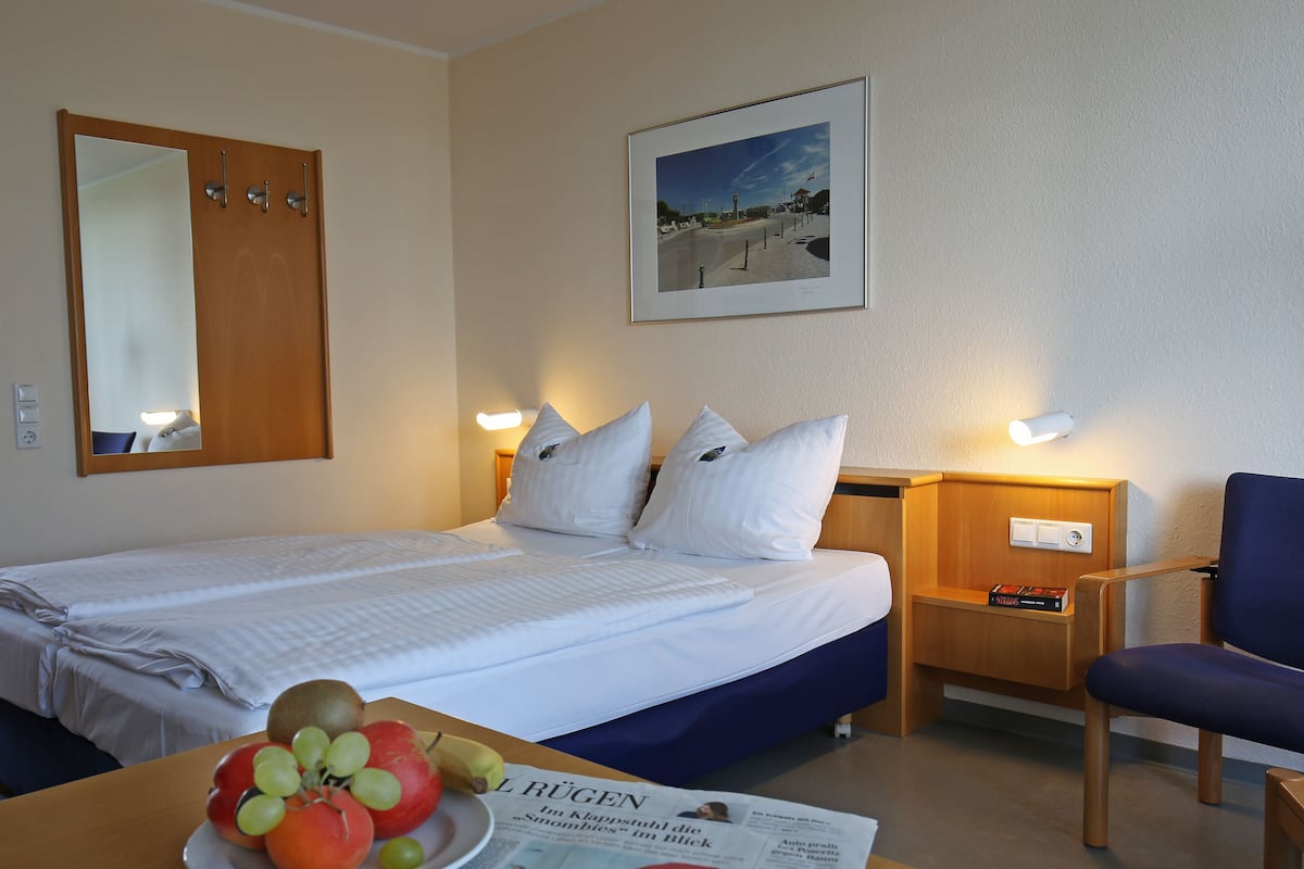 Studio, Accessible | In-room safe, cribs (free), WiFi (free), bed sheets